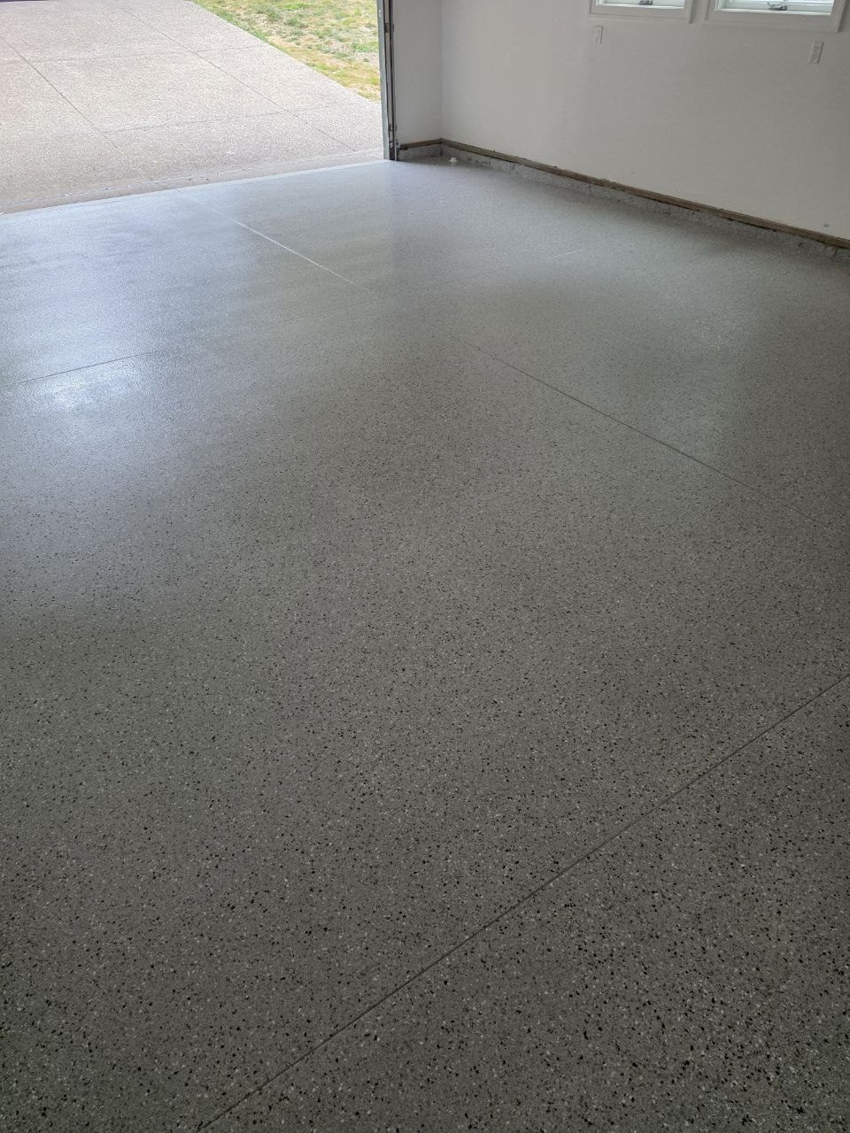 Mountain Fog epoxy flake garage floor installed by 360 Surfaces, Vancouver WA