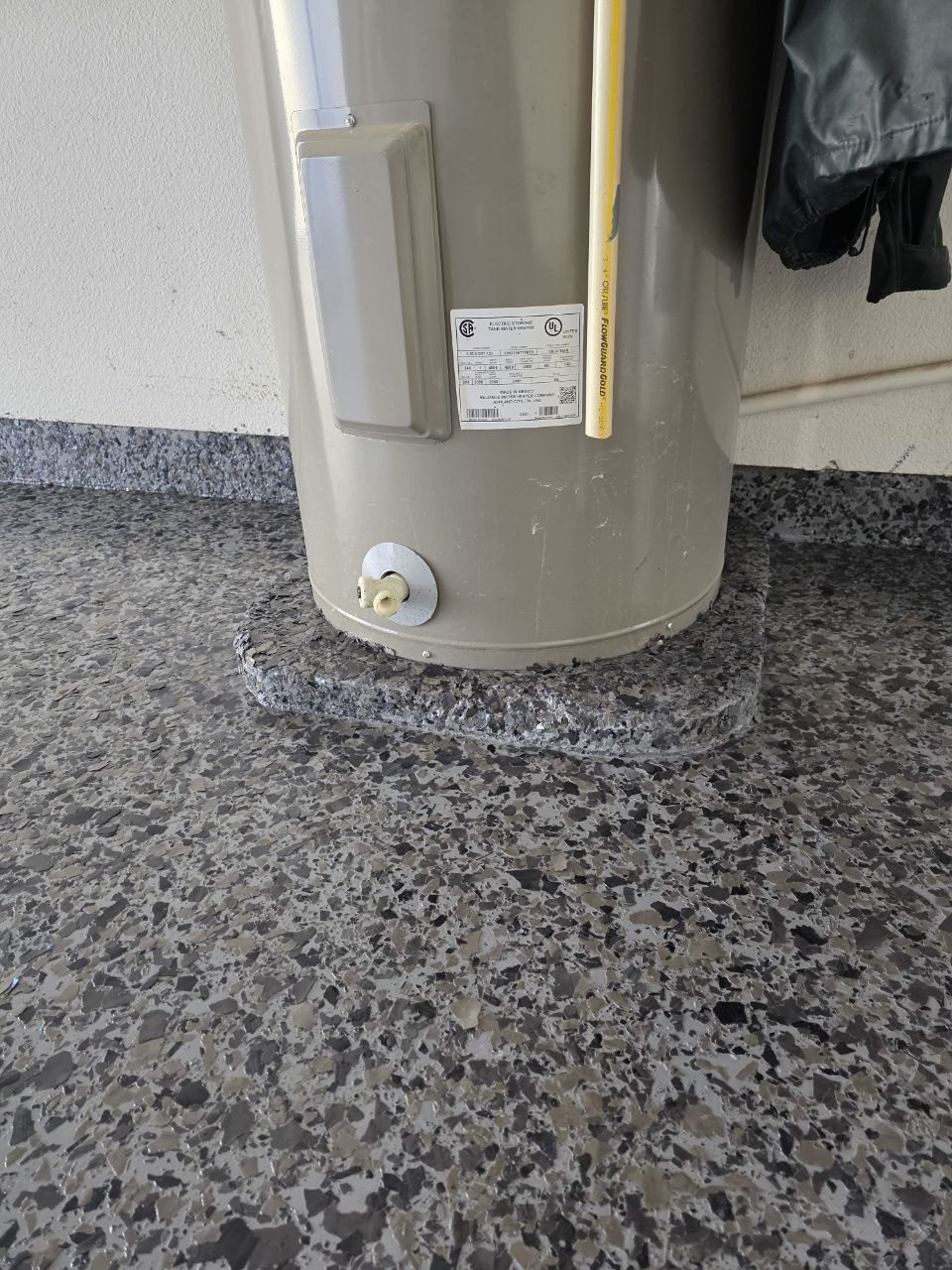 Dark charcoal epoxy flake garage floor installed by 360 Surfaces, Vancouver WA